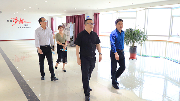 熱烈歡迎石佛園區(qū)運(yùn)營中心魏主任一行蒞臨火爆網(wǎng)參觀指導(dǎo)! 熱烈歡迎石佛園區(qū)運(yùn)營中心魏主任一行蒞臨火爆網(wǎng)參觀指導(dǎo)!