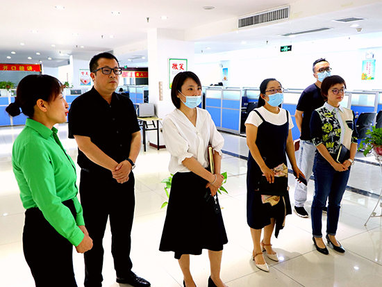 熱烈歡迎創(chuàng)新協(xié)同中心吳主任一行蒞臨火爆網參觀考察! 熱烈歡迎創(chuàng)新協(xié)同中心吳主任一行蒞臨火爆網參觀考察!