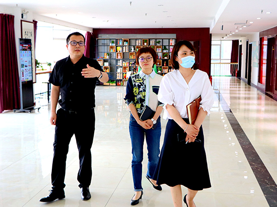 熱烈歡迎創(chuàng)新協(xié)同中心吳主任一行蒞臨火爆網參觀考察! 熱烈歡迎創(chuàng)新協(xié)同中心吳主任一行蒞臨火爆網參觀考察!