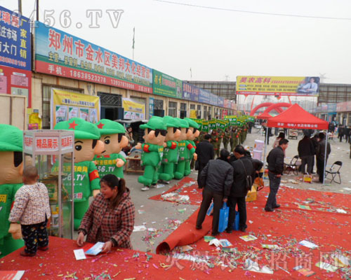 ����Ó�����Ʉ�ʮ��ľGɫ܊�b��(zh��n)ʿ׌�����ǰһ����