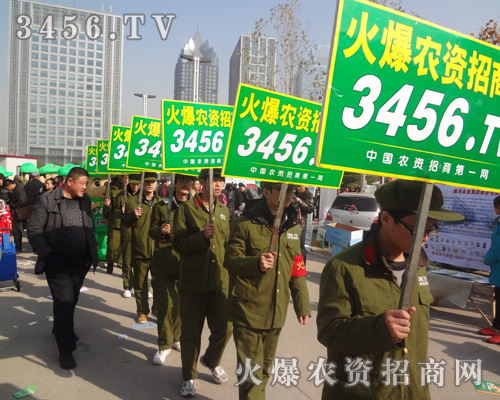 �Gɫ܊�b��(zh��n)ʿ�Y�G�ڕ�(hu��)��(ch��ng)�ϣ�ɢ�l(f��)��ҫ�۵Ĺ�â