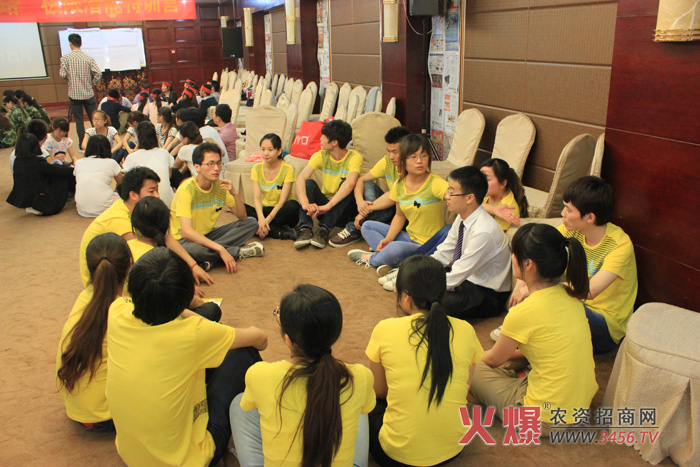 到時(shí)帶著我們做風(fēng)雨同舟項(xiàng)目