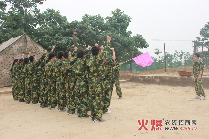 �M���F(tu��n)�(du��)ʿ��չʾ��