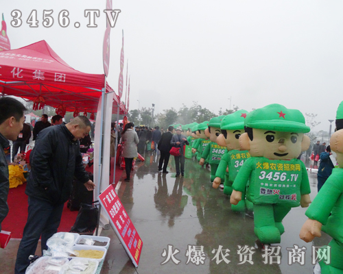 �Gɫ��ģ������(zh��n)ʿ��ֲ����һ���n�����L(f��ng)����