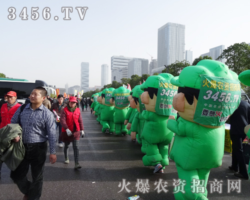 �e����ɫ�Ŀ�ͨ��ģ���܅�չ�˵�ϲ��