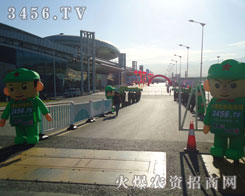 ���еĻ𱬑�(zh��n)ʿӭ�y������ƴ���M(j��n)ȡ