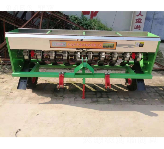 單箱撒肥機-興華農(nóng)業(yè)機械